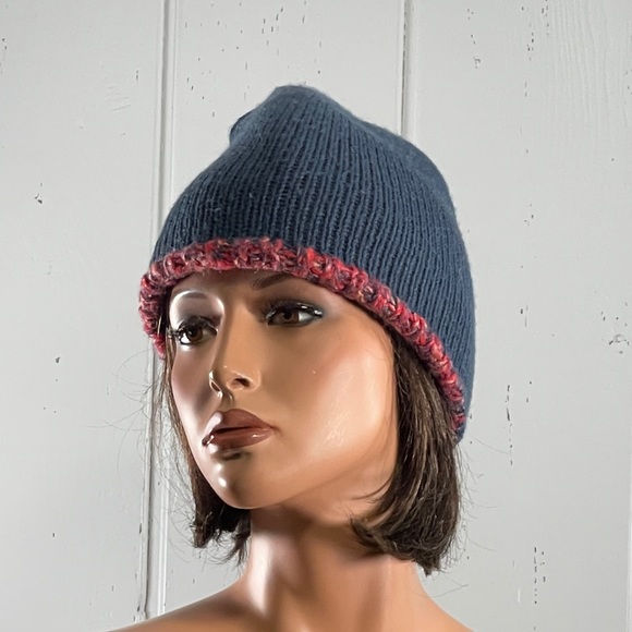 *Burton Women’s Reversible Knitted  Beanie Hat - Picture 8 of 10